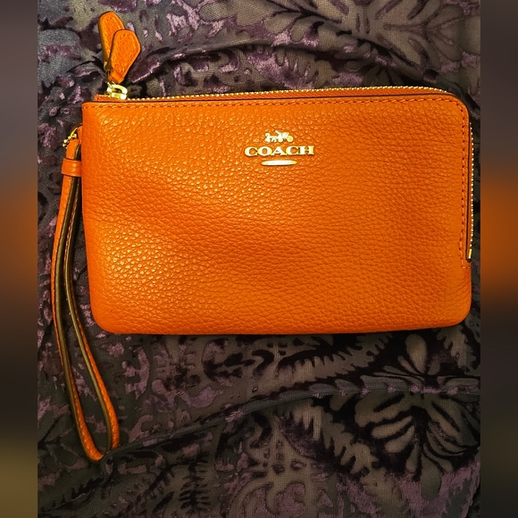 Coach wristlet - Picture 2 of 5